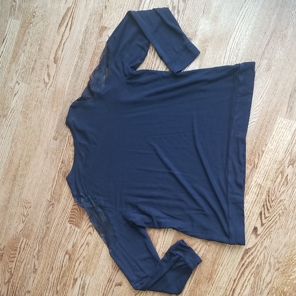 (1x) Lord & Taylor Long Sleeve Top Viscose Blend Lace Shoulders - Picture 9 of 9